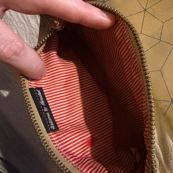 Day Owl Light Gray Crossbody Bag And Two Herschel Geometric Pouches Bundle - Picture 6 of 7